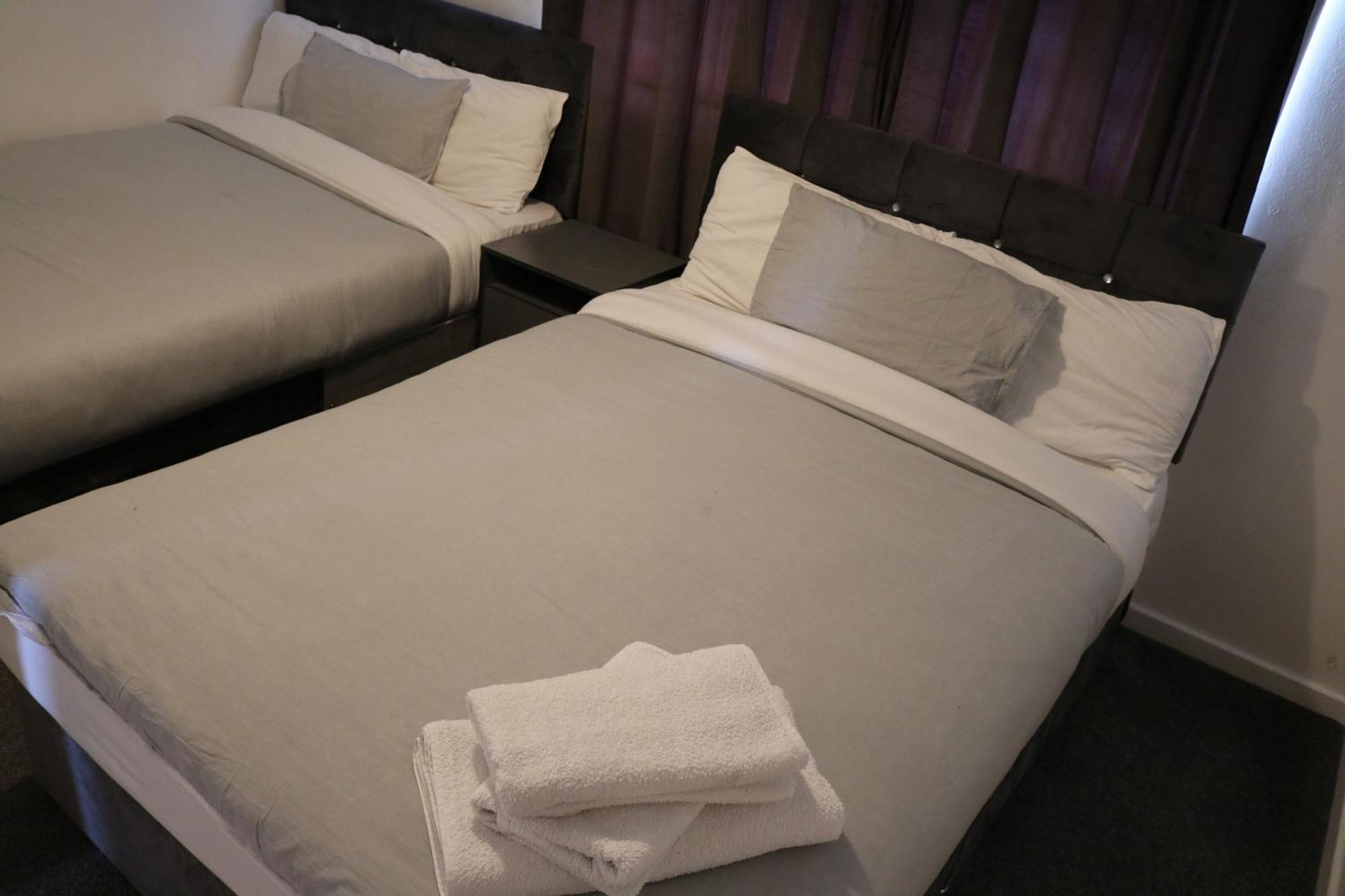 Cosy 2 Bed With Parking Near Piccadilly, Etihad Stadium And Coop Live Sleeps Up To 5 Villa Манчестър Екстериор снимка